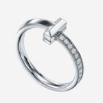 ANEL TIFF EM PRATA LEGÍTIMA CRAVEJADO