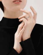 ANEL TIFF EM PRATA LEGÍTIMA CRAVEJADO - Imagem 2